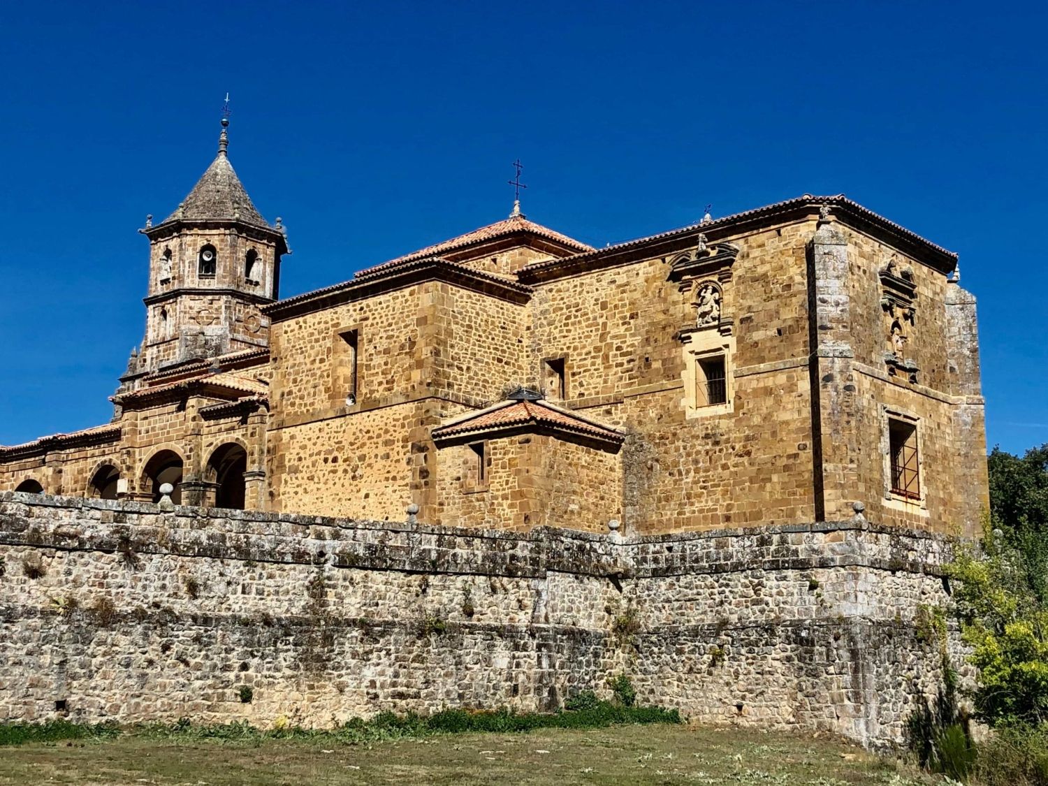 Santuario de la Virgen de la Velilla (La Mata de Monteagudo) | Turisleon Santuario de la Virgen de la Velilla (La Mata de Monteagudo) | Turisleon