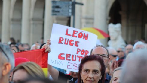 Concentración en apoyo a Ceuta en la plaza de San Marcelo de León | José Martín