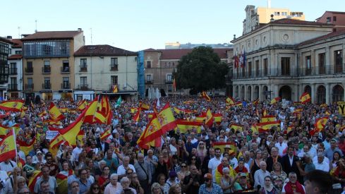 Concentración en apoyo a Ceuta en la plaza de San Marcelo de León | José Martín
