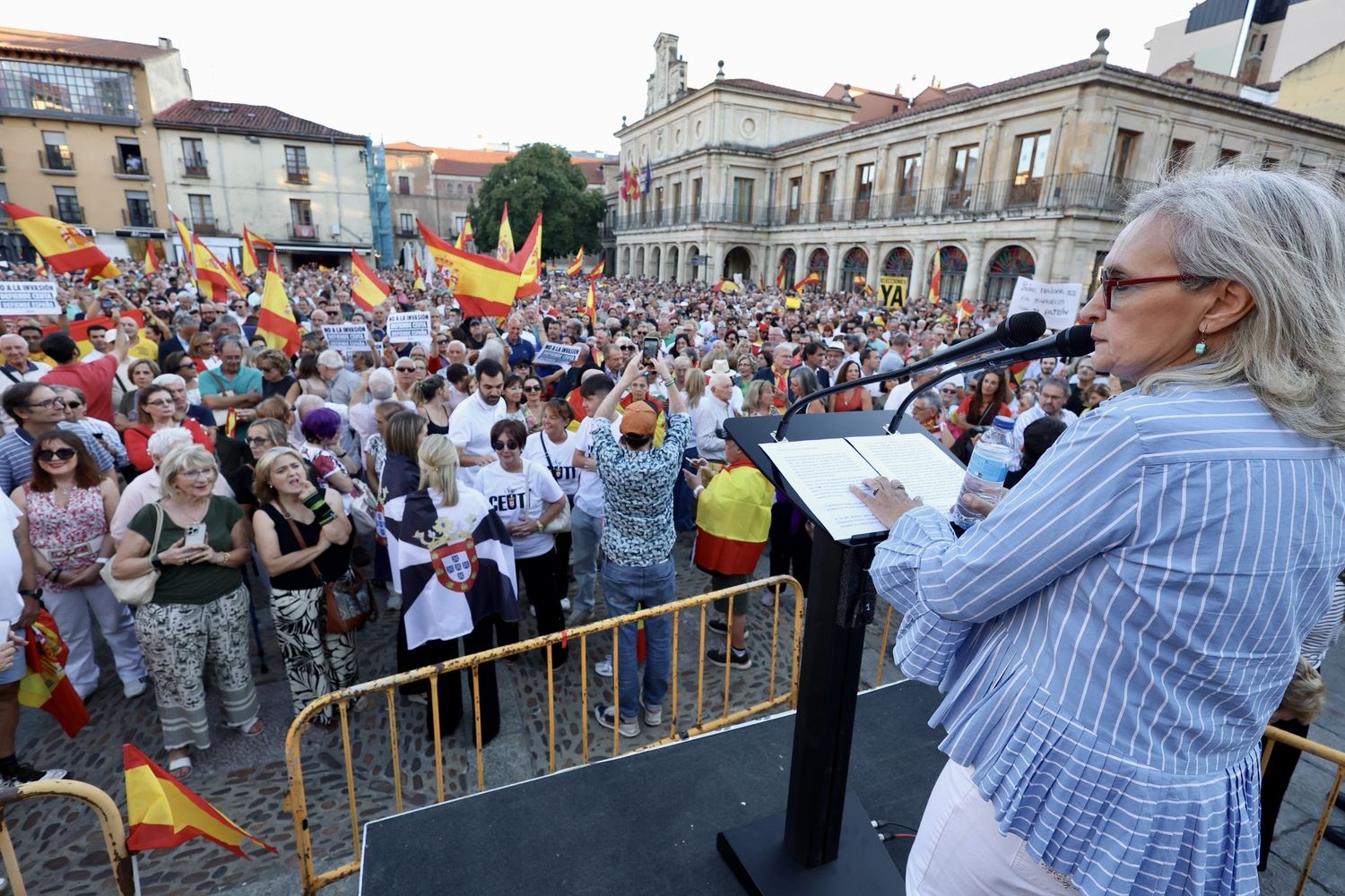 Concentración en apoyo a Ceuta en la plaza de San Marcelo de León | Carlos S. Campillo / ICAL