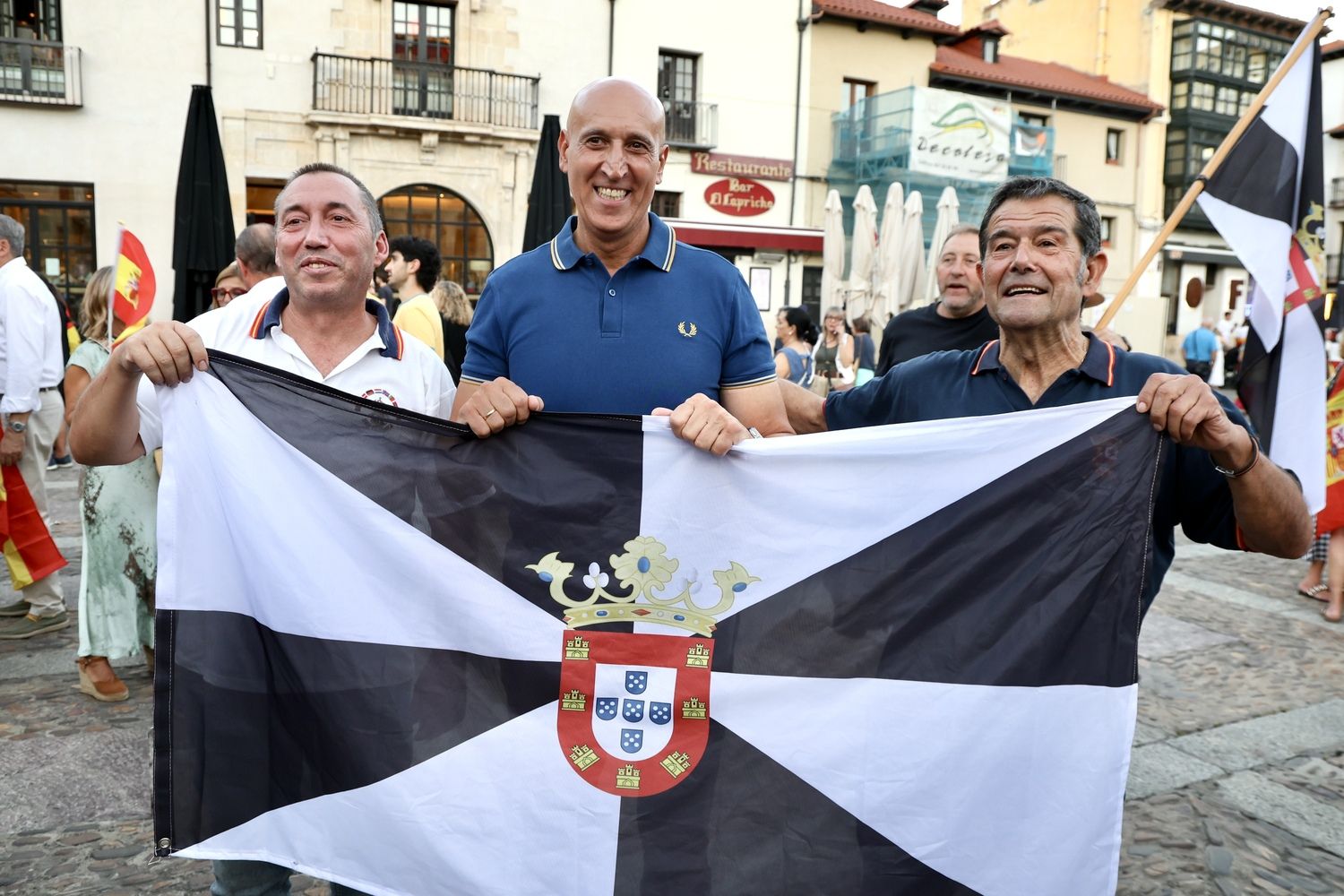 Concentración en apoyo a Ceuta en la plaza de San Marcelo de León | Carlos S. Campillo / ICAL