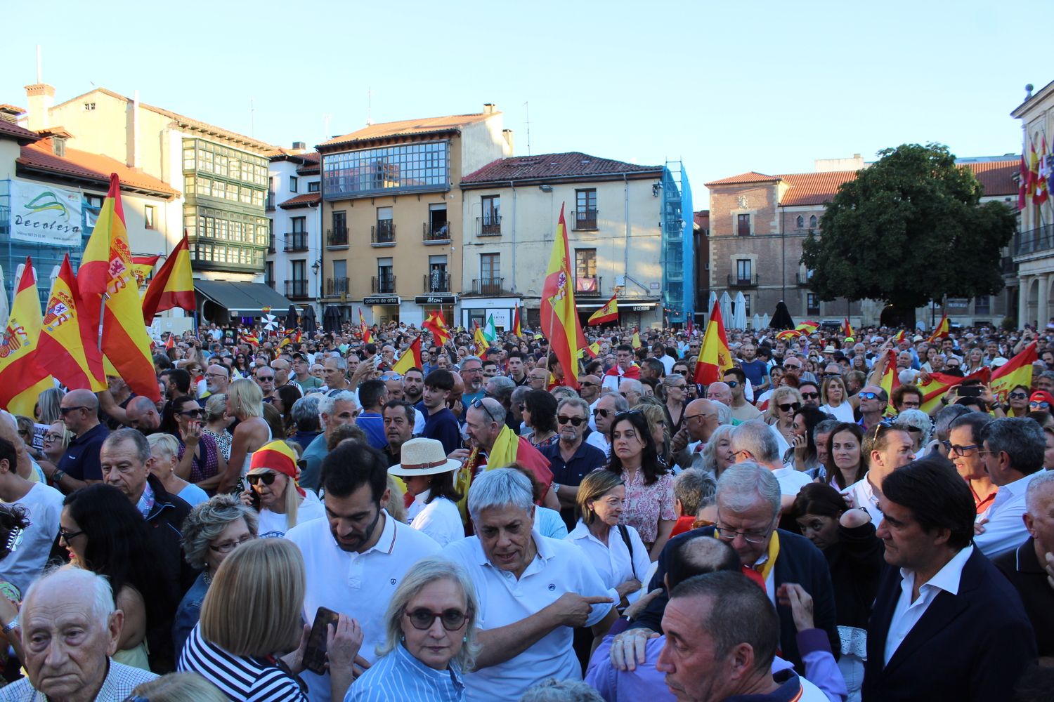Concentración en apoyo a Ceuta en la plaza de San Marcelo de León | José Martín