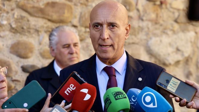 Diez distinguirá a todos los alcaldes de León desde la democracia con la Gran Cruz Legio VII de la Policía Local | Carlos S. Campillo / ICAL Diez distinguirá a todos los alcaldes de León desde la democracia con la Gran Cruz Legio VII de la Policía Local | Carlos S. Campillo / ICAL