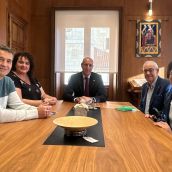 ALCER León premia al Servicio de Diálisis del Hospital de León por su compromiso con los pacientes renales ALCER León premia al Servicio de Diálisis del Hospital de León por su compromiso con los pacientes renales