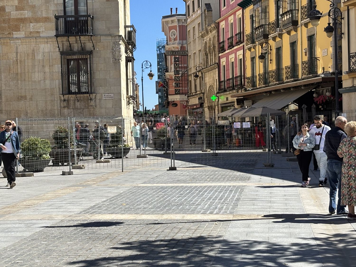 Calle Ancha de León Calle Ancha de León