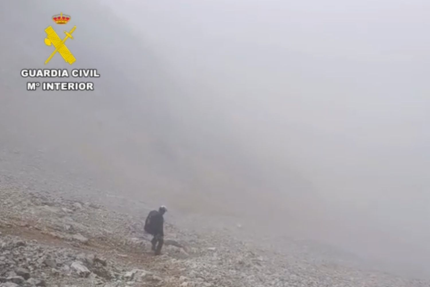Rescatan a dos montañeros en el pico Torrecerredo (Picos de Europa) tras quedar atrapados por la niebla Rescatan a dos montañeros en el pico Torrecerredo (Picos de Europa) tras quedar atrapados por la niebla