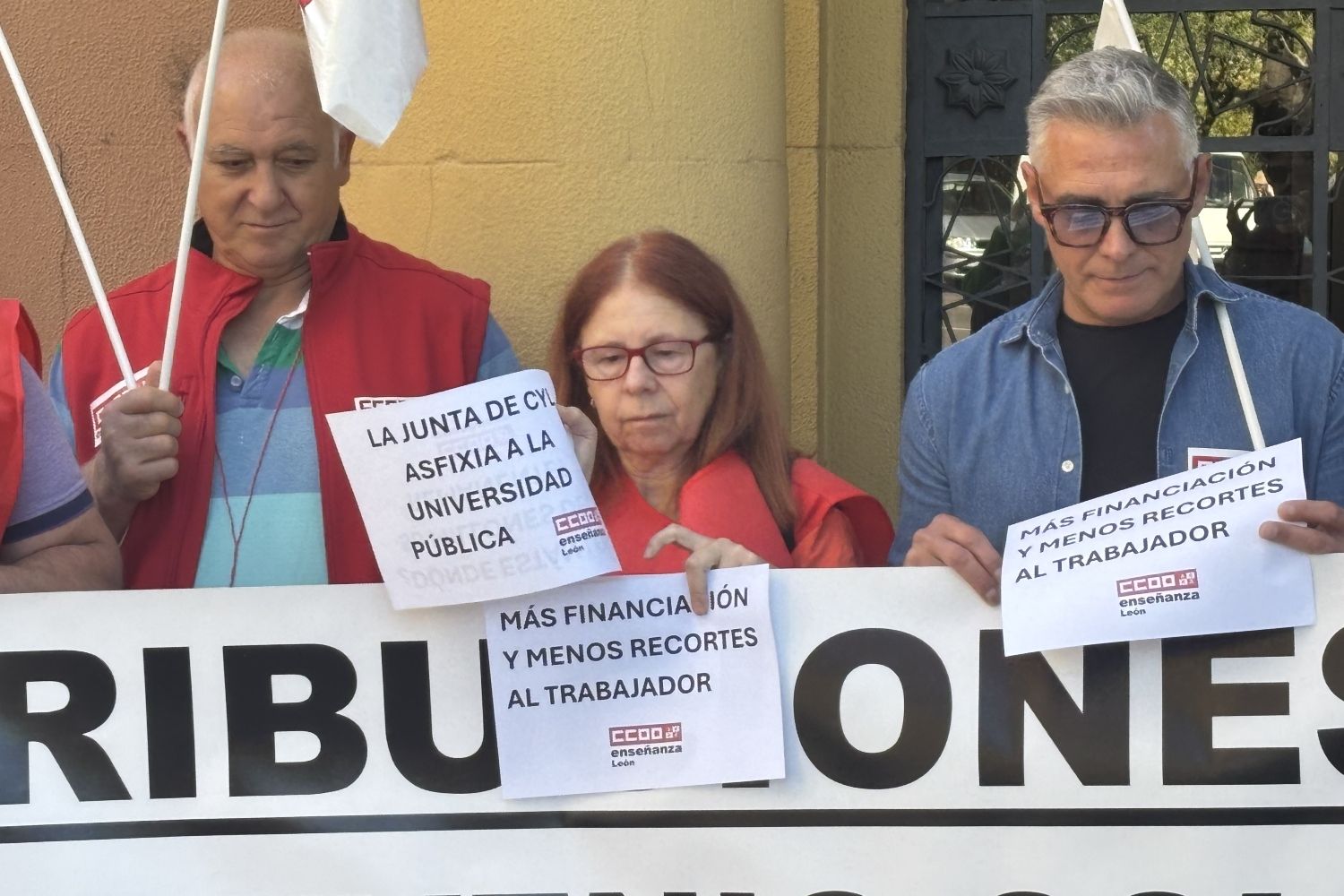 Concentración de CCOO León en contra de la "infrafinanciación" de las universidades públicas. Concentración de CCOO León en contra de la "infrafinanciación" de las universidades públicas.