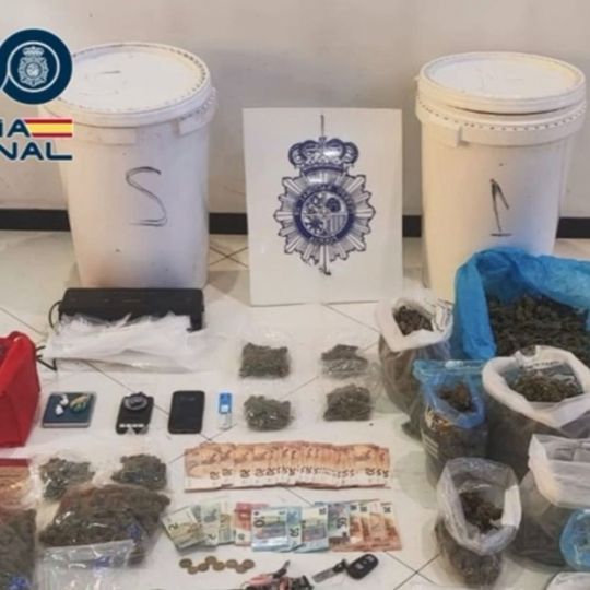 Intervienen más de 2,3 kilos de marihuana y 1.570 euros tras detener a un hombre en San Andrés del Rabanedo Intervienen más de 2,3 kilos de marihuana y 1.570 euros tras detener a un hombre en San Andrés del Rabanedo