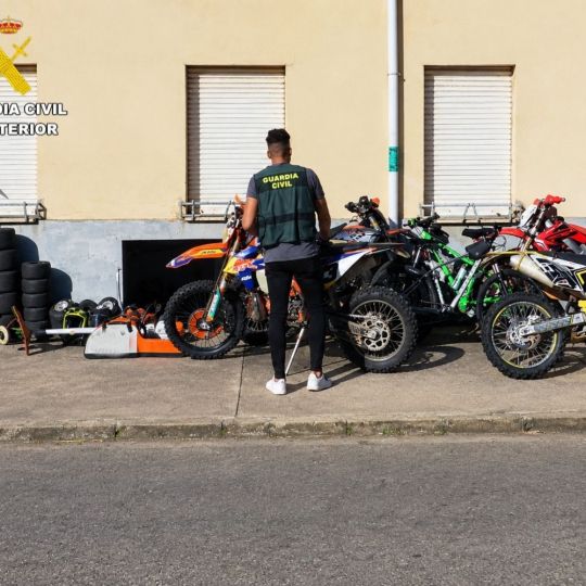 Recuperan cuatro motocicletas, un kart y herramientas tras un robo en Zuares del Páramo (León) Recuperan cuatro motocicletas, un kart y herramientas tras un robo en Zuares del Páramo (León)