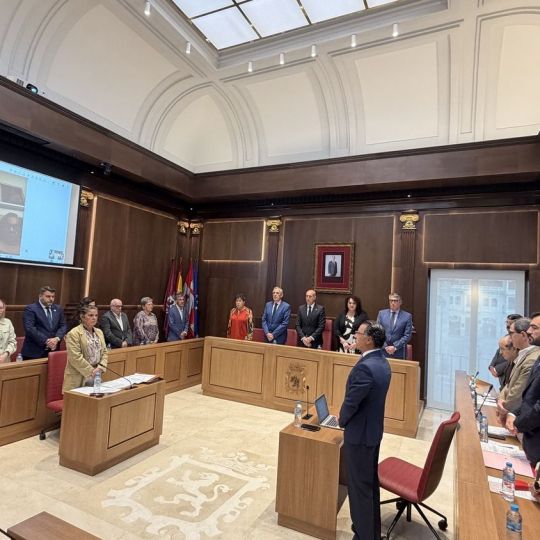 El Ayuntamiento de León aprueba por unanimidad personarse en el pleito para exigir el cumplimiento del convenio de Feve El Ayuntamiento de León aprueba por unanimidad personarse en el pleito para exigir el cumplimiento del convenio de Feve