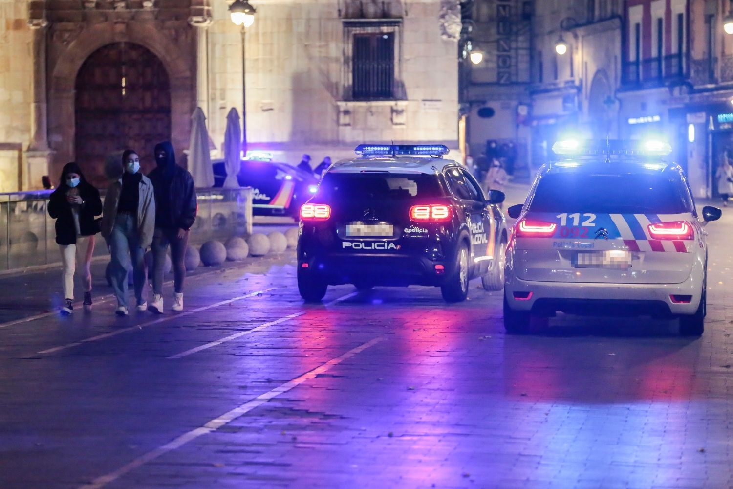 Policia Nacional y Policía Local en León
