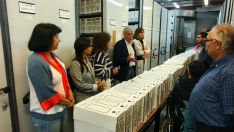 Doce alumnos de ASPACE se acercan al trabajo del Archivo Territorial de la Junta en León Doce alumnos de ASPACE se acercan al trabajo del Archivo Territorial de la Junta en León
