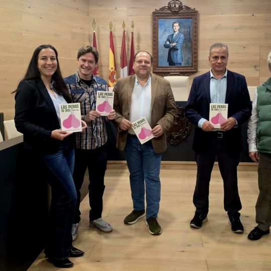 El teatro de La Bañeza revive el universo de Antonio Pereira con ‘Las peras de Dios’ El teatro de La Bañeza revive el universo de Antonio Pereira con ‘Las peras de Dios’