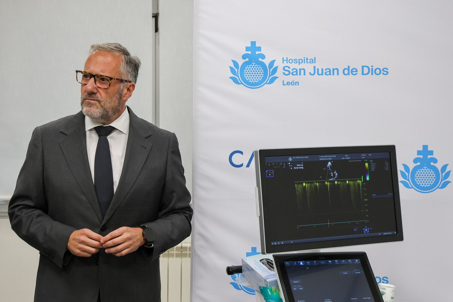 El vicepresidente primero y consejero de Desregulación, Familia y Ayudas Sociales, Carlos Pollán Fernández, visita el Hospital San Juan de Dios de León | Carlos S. Campillo / ICAL