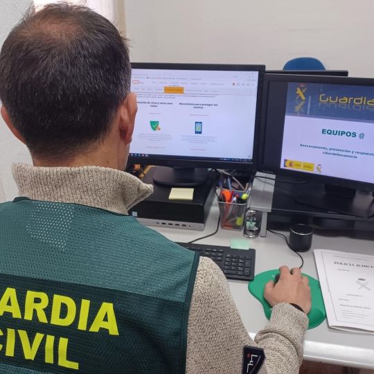 La Guardia Civil esclarece dos estafas en León: 108.000 euros por cuatro excavadoras y un caso de vishing