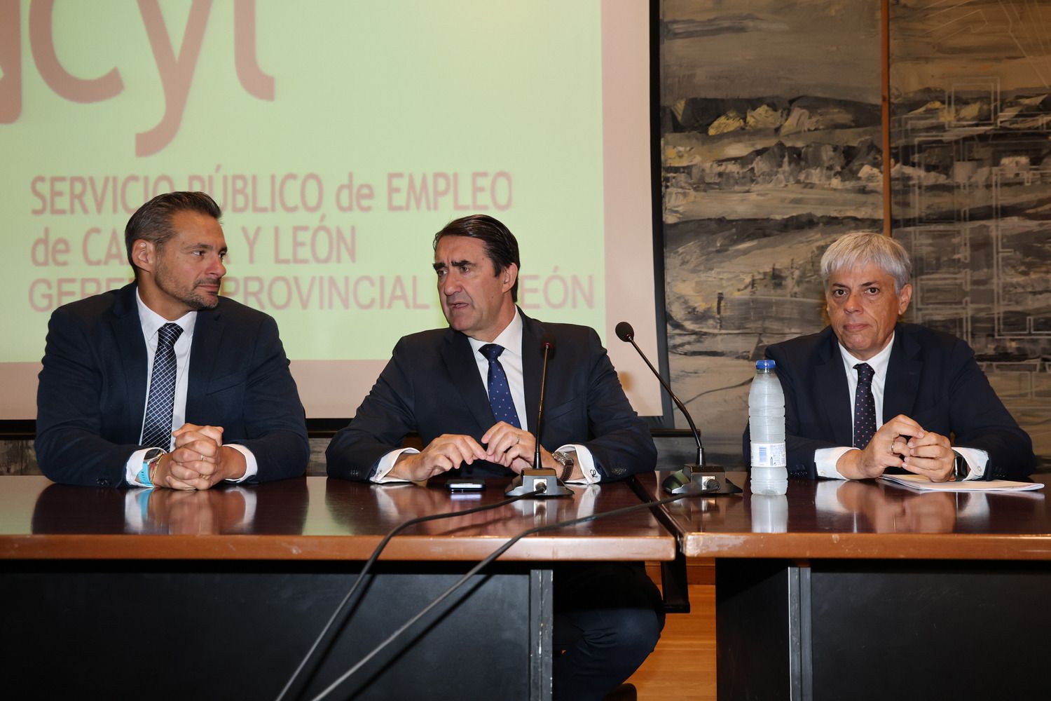 Entrega los diplomas de los programas mixtos de Formación y Empleo de León | Carlos S. Campillo / ICAL