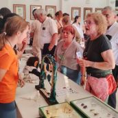 La Caravana BIOMETAC acerca la ciencia a La Bañeza con experiencias abiertas a todos