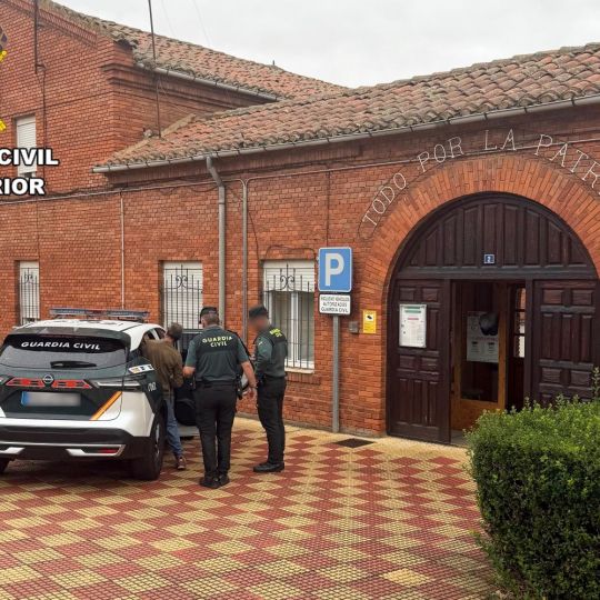 Detenido un sexagenario por robar 1.800 euros y agredir a la responsable de un bar en Carrizo de la Ribera