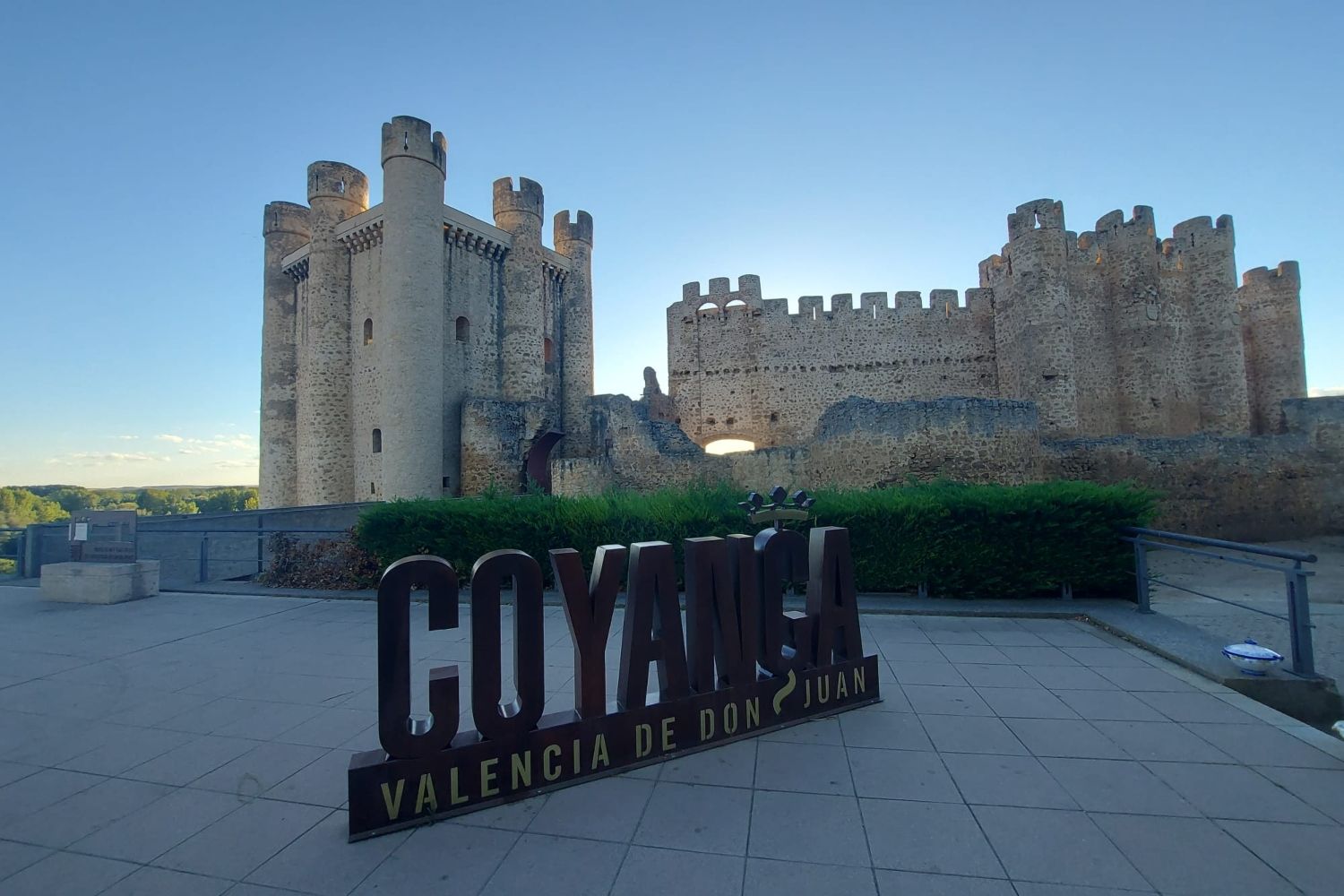 Imagen de archivo del entorno del Castillo de Valencia de Don Juan Imagen de archivo del entorno del Castillo de Valencia de Don Juan
