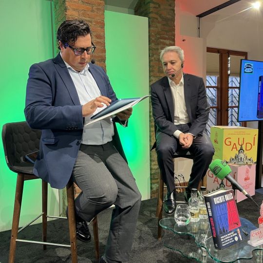 Vicente Vallés acerca a León el espionaje geopolítico con su nueva novela ‘La caza del ejecutor’| Peio García / ICAL Vicente Vallés acerca a León el espionaje geopolítico con su nueva novela ‘La caza del ejecutor’| Peio García / ICAL