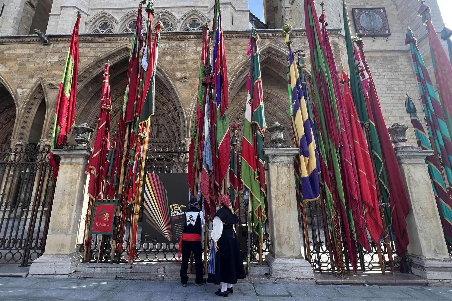 Desfile de pendones concejiles de la provincia de León en la capital leonesa por San Froilán | Peio García / ICAL Desfile de pendones concejiles de la provincia de León en la capital leonesa por San Froilán | Peio García / ICAL