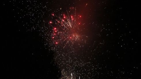 Así brilló León con los fuegos artificiales en la noche previa a San Froilán | José Martín Así brilló León con los fuegos artificiales en la noche previa a San Froilán | José Martín