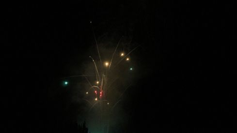 Así brilló León con los fuegos artificiales en la noche previa a San Froilán | José Martín Así brilló León con los fuegos artificiales en la noche previa a San Froilán | José Martín