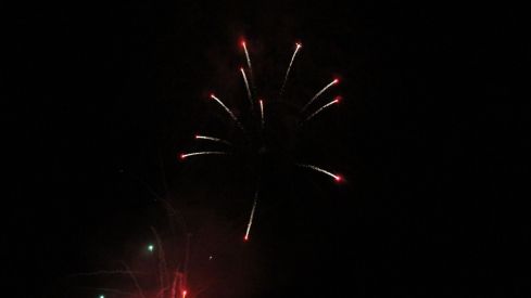 Así brilló León con los fuegos artificiales en la noche previa a San Froilán | José Martín Así brilló León con los fuegos artificiales en la noche previa a San Froilán | José Martín