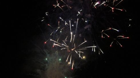 Así brilló León con los fuegos artificiales en la noche previa a San Froilán | José Martín Así brilló León con los fuegos artificiales en la noche previa a San Froilán | José Martín