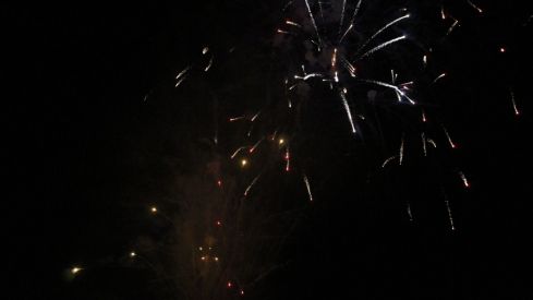Así brilló León con los fuegos artificiales en la noche previa a San Froilán | José Martín Así brilló León con los fuegos artificiales en la noche previa a San Froilán | José Martín
