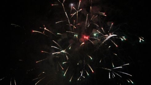 Así brilló León con los fuegos artificiales en la noche previa a San Froilán | José Martín Así brilló León con los fuegos artificiales en la noche previa a San Froilán | José Martín