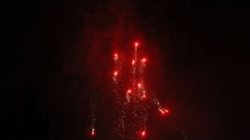 Así brilló León con los fuegos artificiales en la noche previa a San Froilán | José Martín Así brilló León con los fuegos artificiales en la noche previa a San Froilán | José Martín