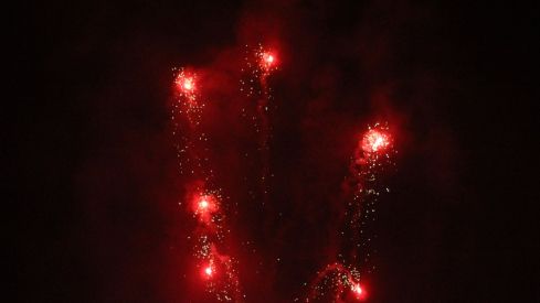 Así brilló León con los fuegos artificiales en la noche previa a San Froilán | José Martín Así brilló León con los fuegos artificiales en la noche previa a San Froilán | José Martín