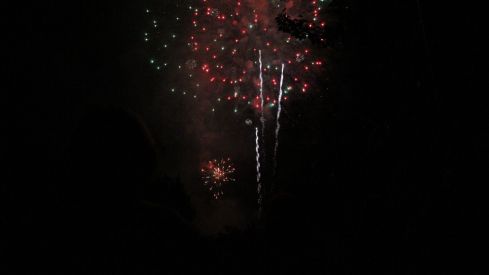 Así brilló León con los fuegos artificiales en la noche previa a San Froilán | José Martín Así brilló León con los fuegos artificiales en la noche previa a San Froilán | José Martín