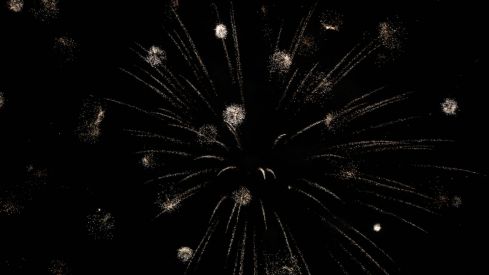 Así brilló León con los fuegos artificiales en la noche previa a San Froilán | José Martín Así brilló León con los fuegos artificiales en la noche previa a San Froilán | José Martín