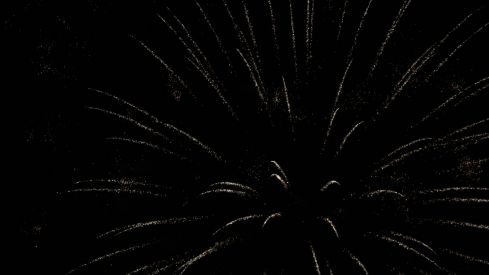 Así brilló León con los fuegos artificiales en la noche previa a San Froilán | José Martín Así brilló León con los fuegos artificiales en la noche previa a San Froilán | José Martín