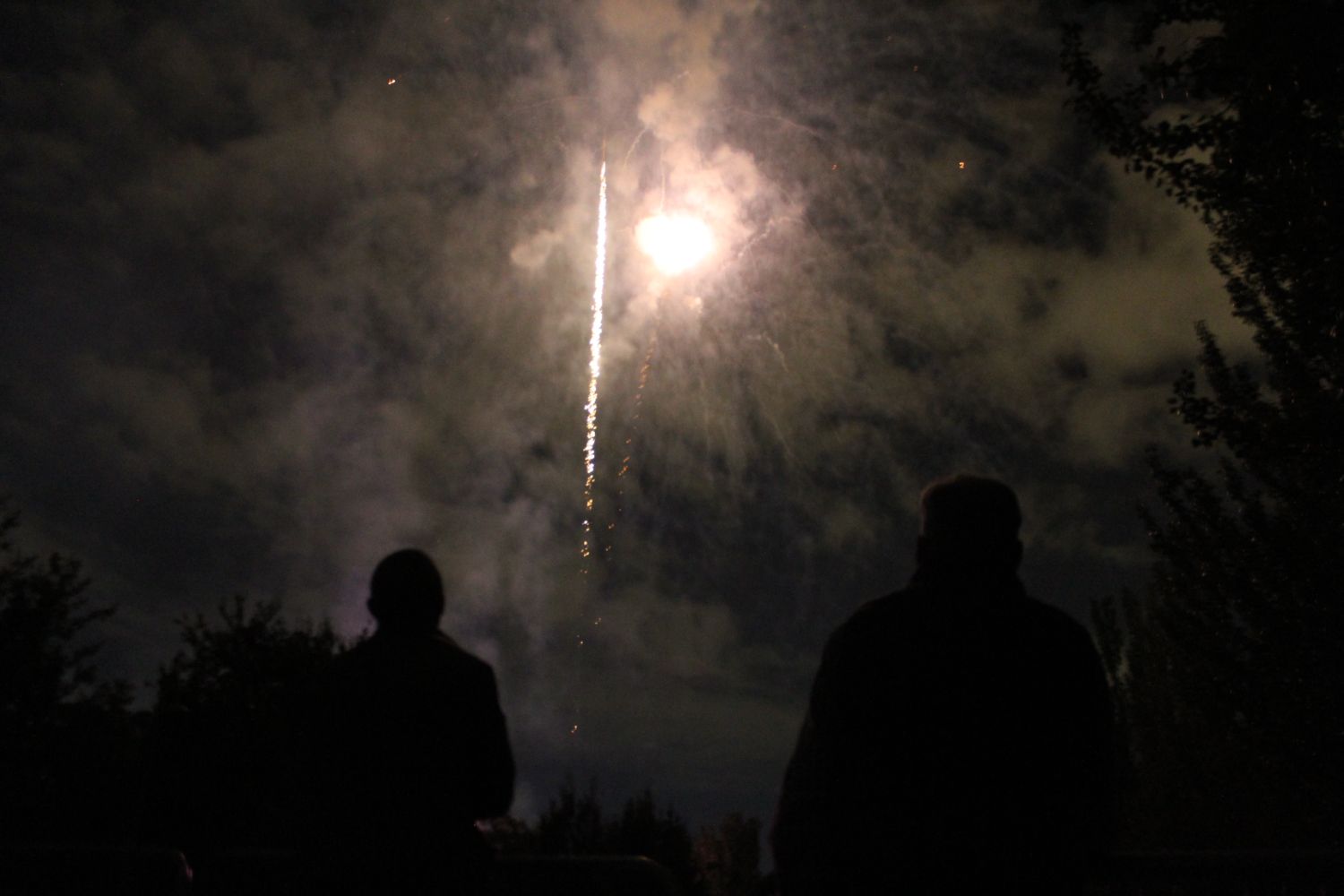 Los fuegos artificiales iluminan con ‘Luz Real’ la noche previa a San Froilán | José Martín Los fuegos artificiales iluminan con ‘Luz Real’ la noche previa a San Froilán | José Martín