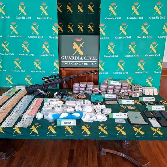 Siete detenidos y 21kg de cocaína y hachís incautados en una operación contra el tráfico de drogras en Villaquilambre Siete detenidos y 21kg de cocaína y hachís incautados en una operación contra el tráfico de drogras en Villaquilambre