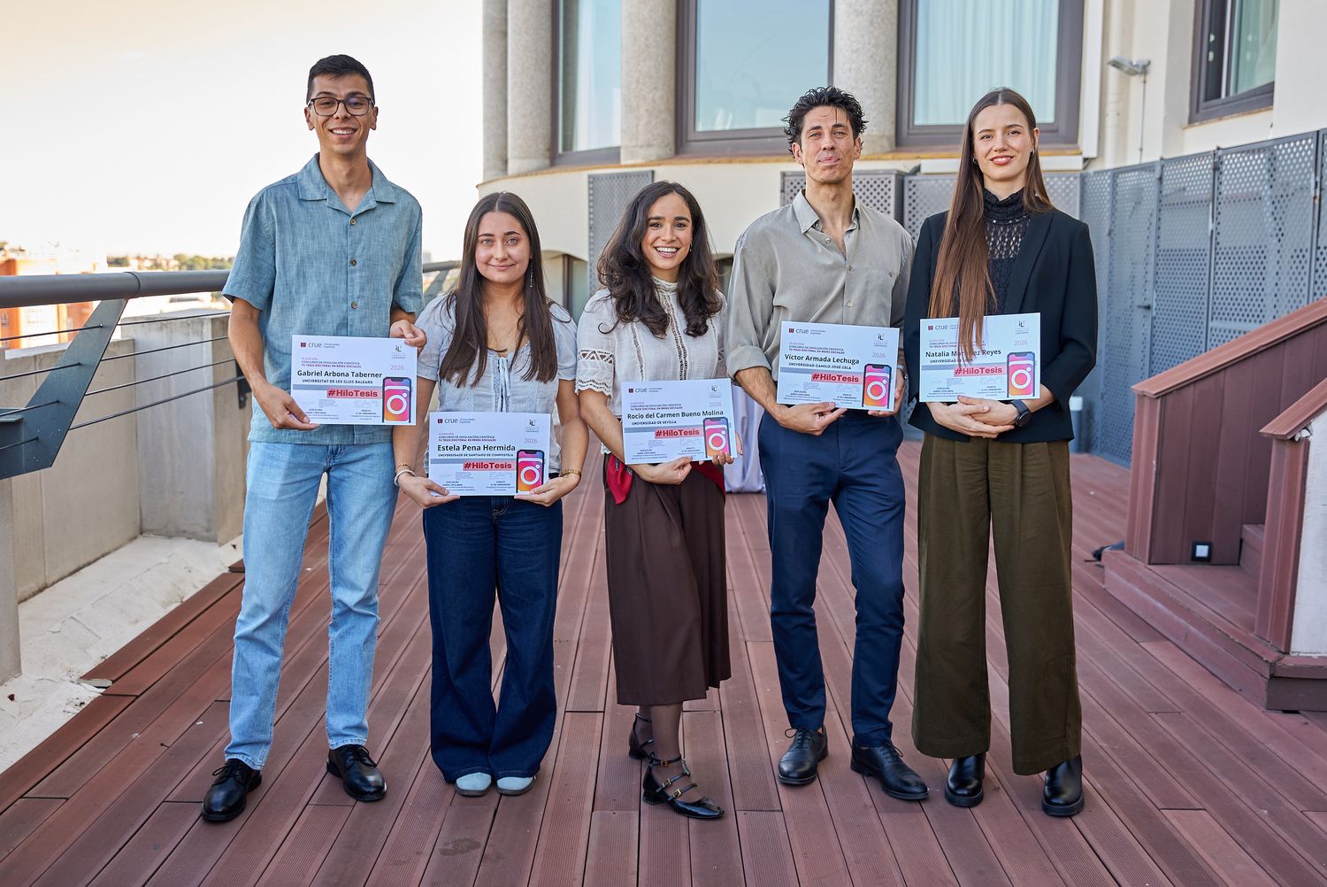 Natalia Martínez Reyes, investigadora de la ULE, con el diploma de #HiloTésis Natalia Martínez Reyes, investigadora de la ULE, con el diploma de #HiloTésis