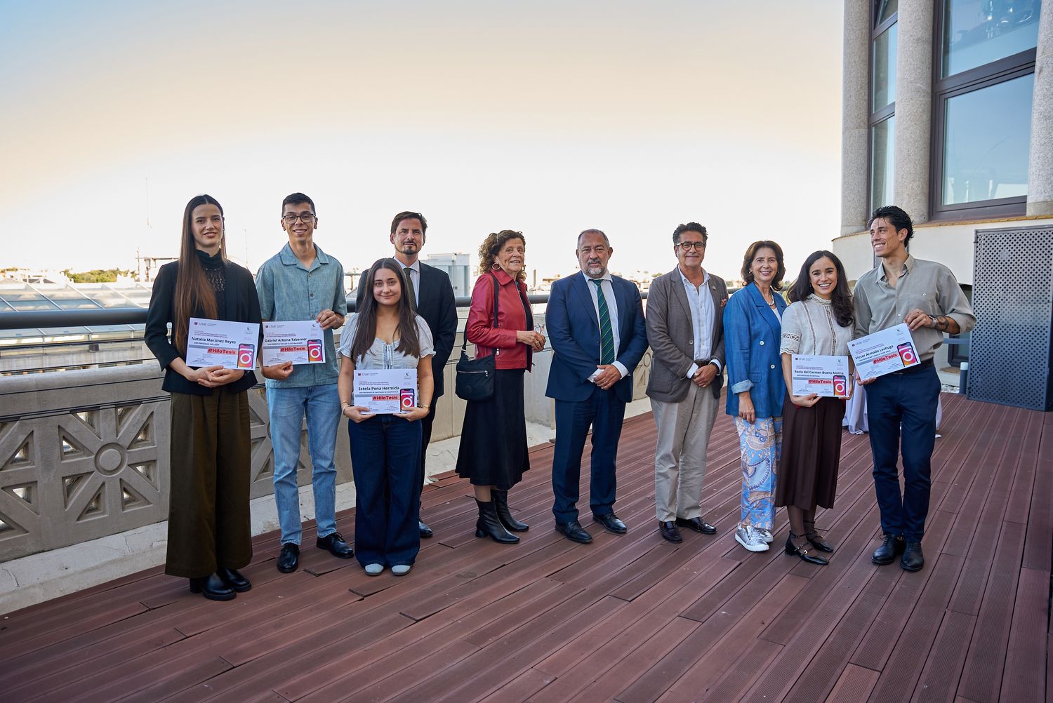 Natalia Martínez Reyes, investigadora de la ULE, con el diploma de #HiloTésis Natalia Martínez Reyes, investigadora de la ULE, con el diploma de #HiloTésis