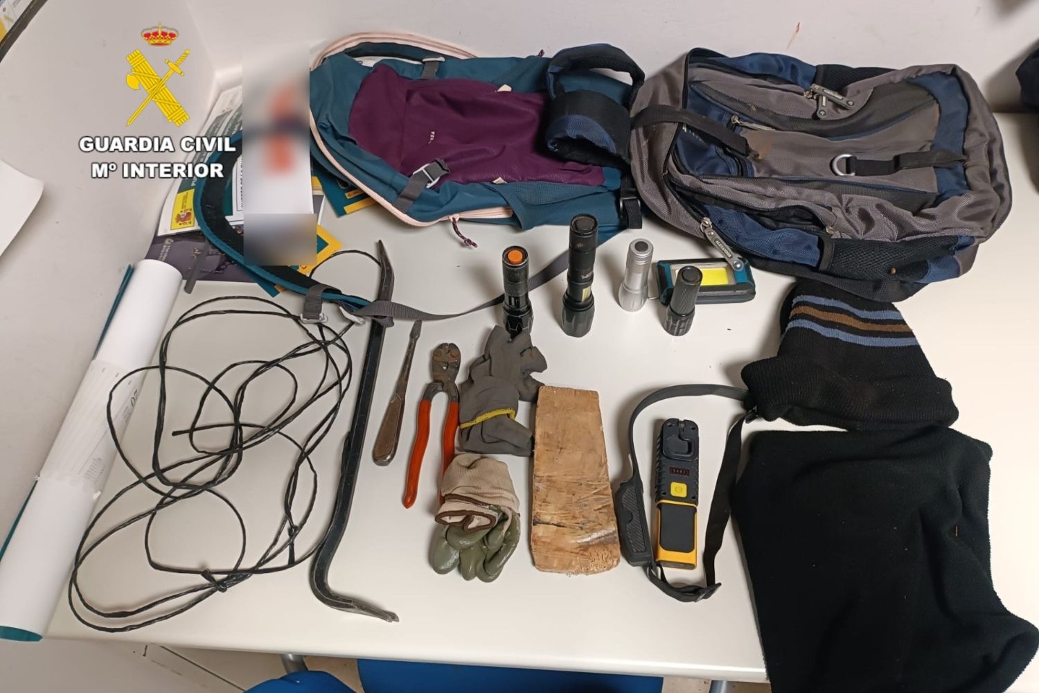 Dos detenidos al ser sorprendidos robando en una vivienda de Moscas del Páramo (León)