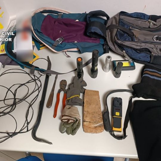 Dos detenidos al ser sorprendidos robando en una vivienda de Moscas del Páramo (León) Dos detenidos al ser sorprendidos robando en una vivienda de Moscas del Páramo (León)