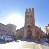 La Bañeza saca a licitación las obras de la calle Juan de Mansilla, en la imagen a la derecha de la Iglesia de Santa María
