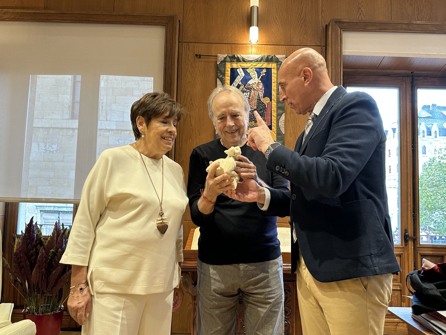 Recepción a Joan Manuel Serrat, premio Leteo 2026, en el Ayuntamiento de León Recepción a Joan Manuel Serrat, premio Leteo 2026, en el Ayuntamiento de León
