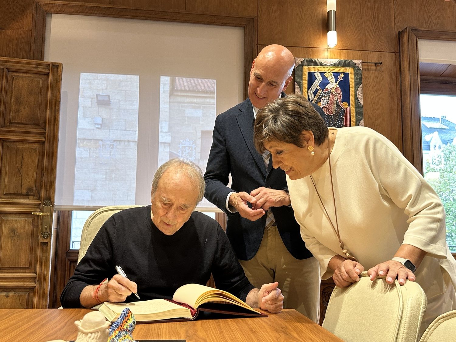 Recepción a Joan Manuel Serrat, premio Leteo 2026, en el Ayuntamiento de León Recepción a Joan Manuel Serrat, premio Leteo 2026, en el Ayuntamiento de León