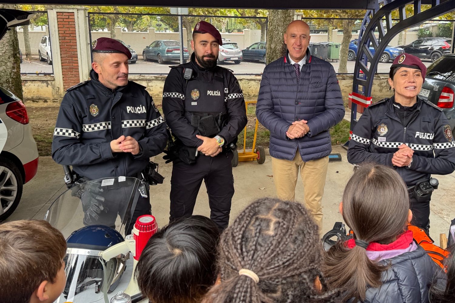 Más de 800 escolares leoneses conocen la labor de la Policía Local por San Marcelo Más de 800 escolares leoneses conocen la labor de la Policía Local por San Marcelo
