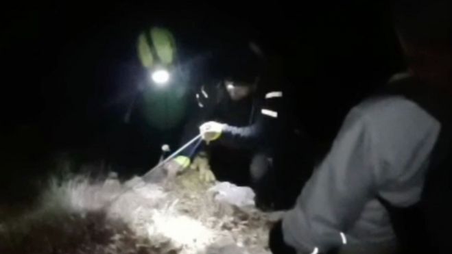 Rescatan de madrugada a tres montañeros bloqueados en una zona escarpada de Oseja de Sajambre Rescatan de madrugada a tres montañeros bloqueados en una zona escarpada de Oseja de Sajambre