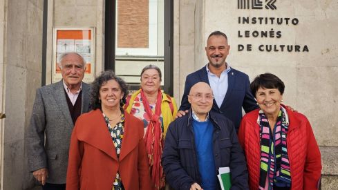 José Antonio Llamas, la Joven Orquesta Leonesa, Natividad Villoldo, Rosario Granell y Luis Gómez Domingo, premios Concejo 2026 José Antonio Llamas, la Joven Orquesta Leonesa, Natividad Villoldo, Rosario Granell y Luis Gómez Domingo, premios Concejo 2026