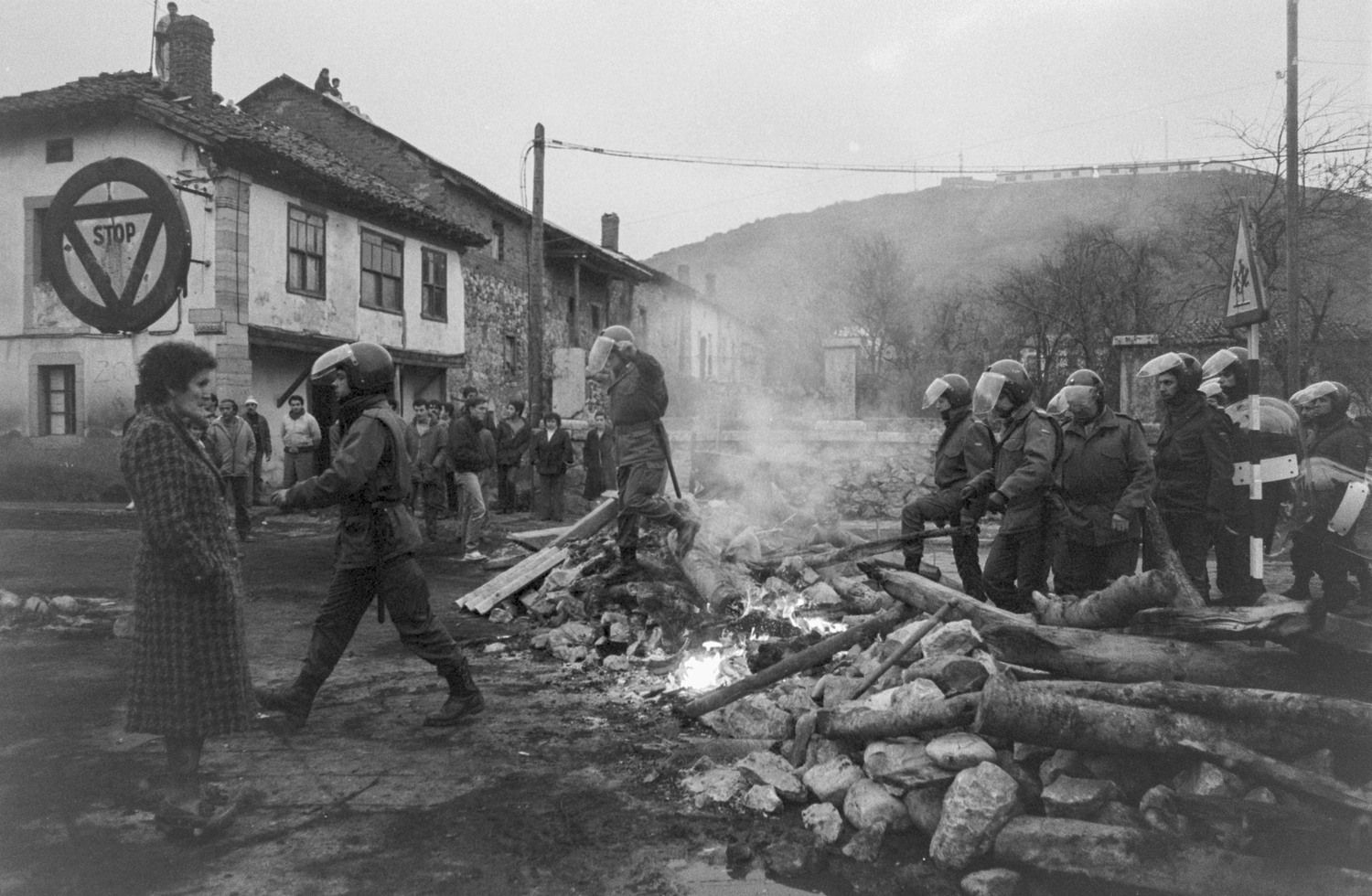 Fotografías realizadas por Mauricio Peña durante el desalojo de Riaño (León) en el año 1987, que ilustran el libro 'Riaño, el estado contra la montaña' de Emilio Gancedo | Mauricio Peña