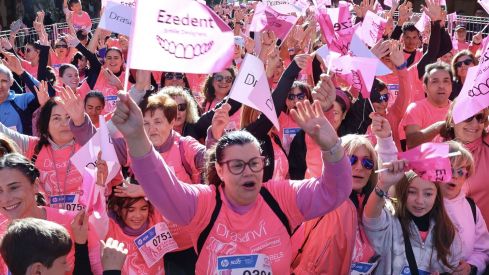 León se tiñe de rosa en una multitudinaria Carrera de la Mujer contra el cáncer de mama | Carlos S. Campillo / ICAL León se tiñe de rosa en una multitudinaria Carrera de la Mujer contra el cáncer de mama | Carlos S. Campillo / ICAL